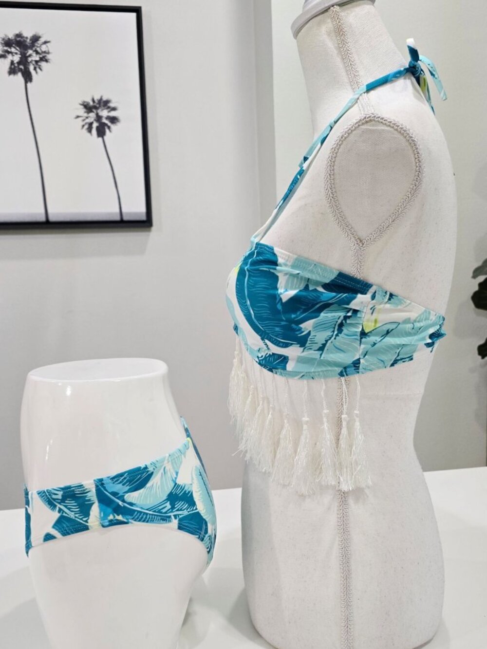 Tropical Leaf ✦ Blue Halter Bikini Set ✦ White Fringe Detailing Festival Size L - Picture 3 of 8